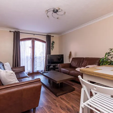 Call Lane Apartment